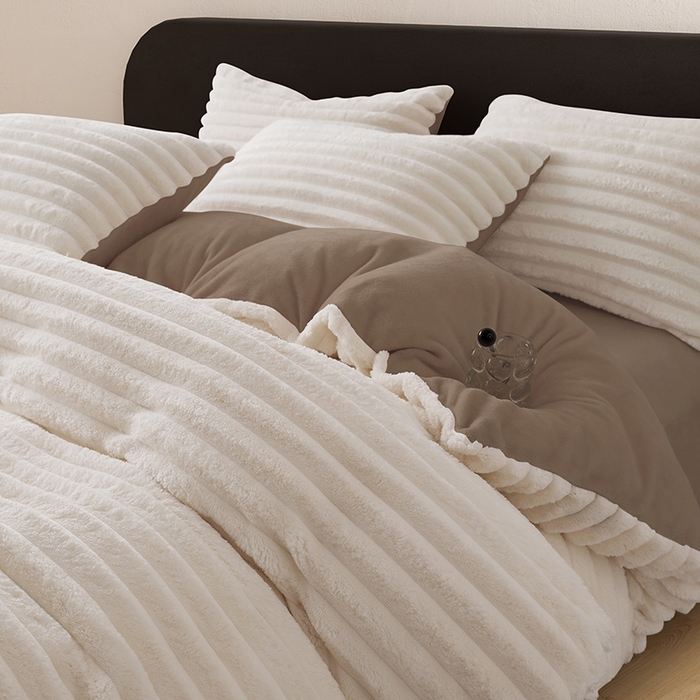 91家纺网 家纺一手货源 找家纺 千逸虹 2024新款高克重兔毛绒四件套 棕