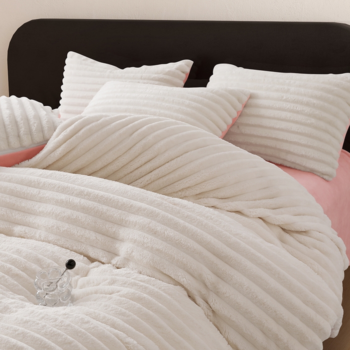 91家纺网 家纺一手货源 找家纺 千逸虹 2024新款高克重兔毛绒四件套 粉