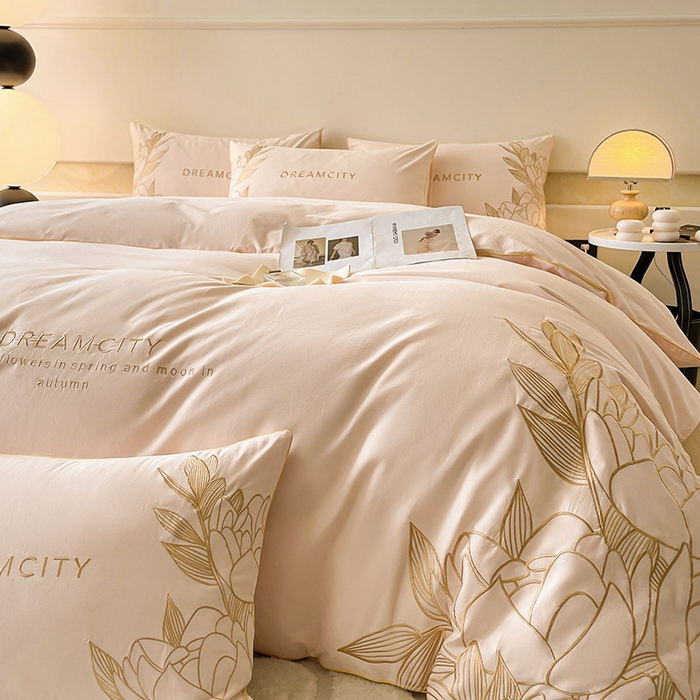 91家纺网 家纺一手货源 找家纺  A类母婴级全棉磨毛四件套纯棉高精密刺绣长绒棉床上用品床笠款 芙蓉-白桃