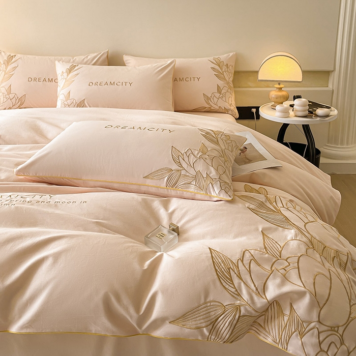 91家纺网 家纺一手货源 找家纺  A类母婴级全棉磨毛四件套纯棉高精密刺绣长绒棉床上用品床笠款 芙蓉-白桃