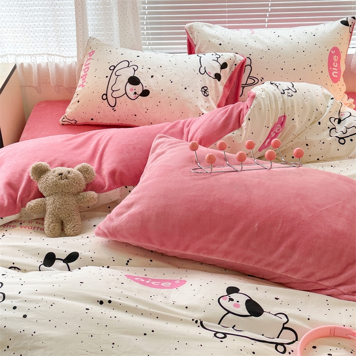 91家纺网 家纺一手货源 找家纺 昔可家纺 2023新款全棉加绒四件套 滑板狗狗粉