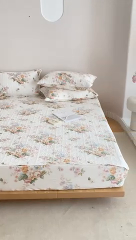 91家纺网 家纺一手货源 找家纺 忘忧草 2023新款A类全棉印花夹棉床笠 花期如梦