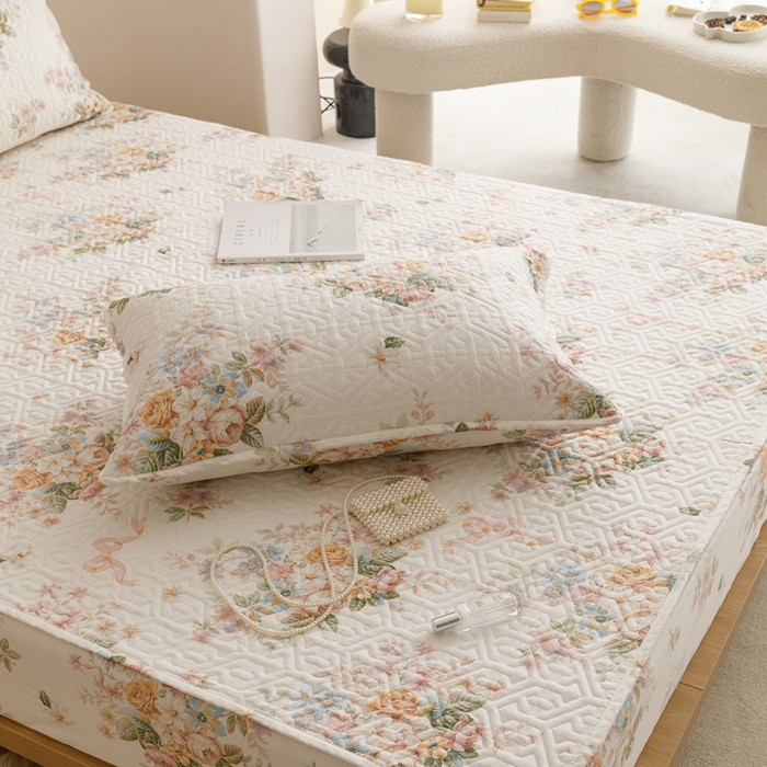 91家纺网 家纺一手货源 找家纺 忘忧草 2023新款A类全棉印花夹棉床笠 花期如梦