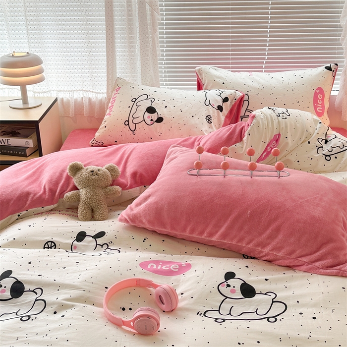 91家纺网 家纺一手货源 找家纺 昔可家纺 2023新款全棉加绒四件套 滑板狗狗粉