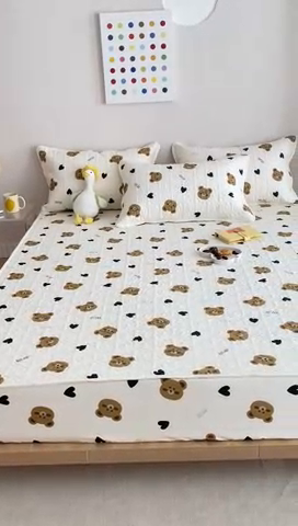 91家纺网 家纺一手货源 找家纺 忘忧草 2023新款A类全棉印花夹棉床笠 熊圆圆