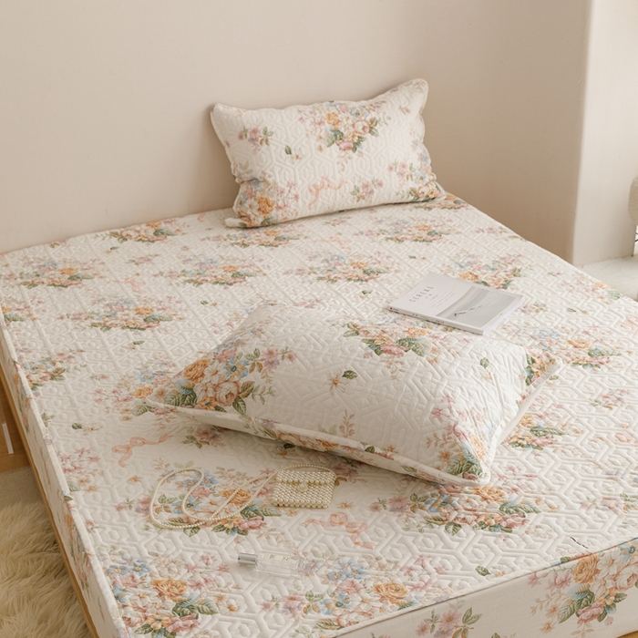 91家纺网 家纺一手货源 找家纺 忘忧草 2023新款A类全棉印花夹棉床笠 花期如梦