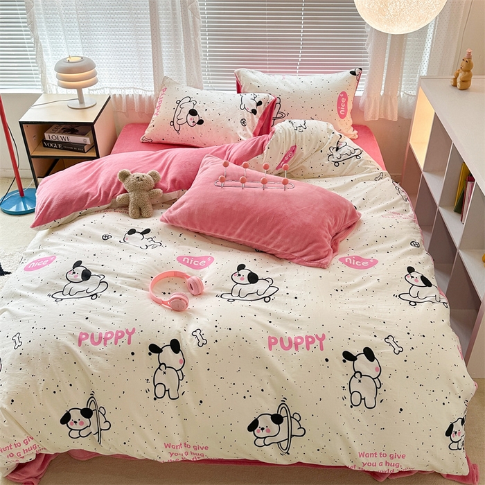 91家纺网 家纺一手货源 找家纺 昔可家纺 2023新款全棉加绒四件套 滑板狗狗粉