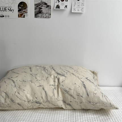 91家纺网 家纺一手货源 找家纺 恋恋三季 2024新款40支全棉北欧简约大理石纹印花枕套 全棉斜纹：诺曼底灰岩