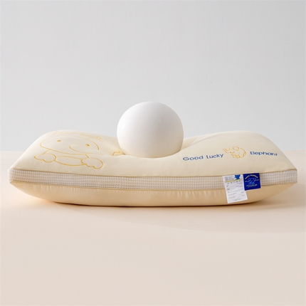 91家纺网 家纺一手货源 找家纺 （总）帝诺妮枕芯坊 2023新款卡通小象胶质枕枕头枕芯