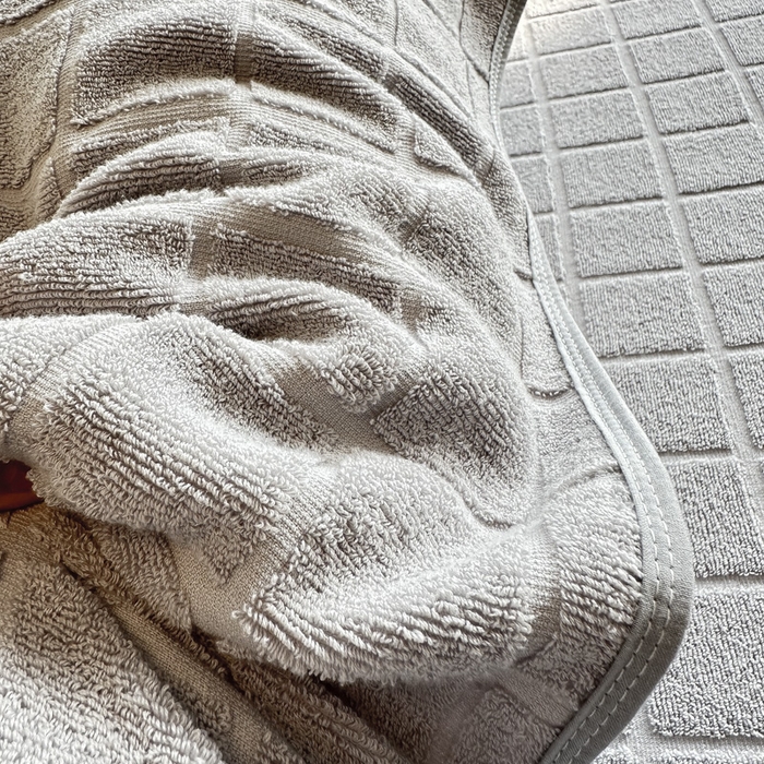 91家纺网 家纺一手货源 找家纺 爱港家纺 2023新款全棉A类毛巾布升级款长枕巾枕芯保护套 暖棉.灰