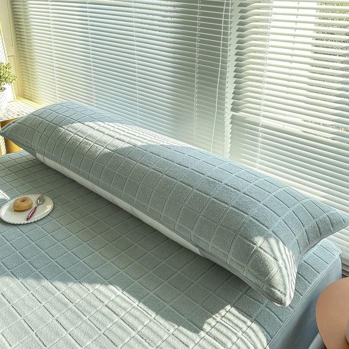 91家纺网 家纺一手货源 找家纺 爱港家纺 2023新款全棉A类毛巾布升级款长枕巾枕芯保护套 暖棉.绿