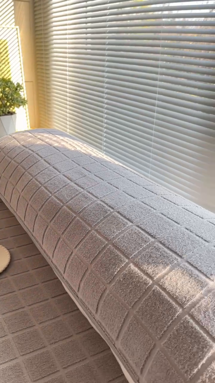 91家纺网 家纺一手货源 找家纺 爱港家纺 2023新款全棉A类毛巾布升级款长枕巾枕芯保护套 暖棉.白