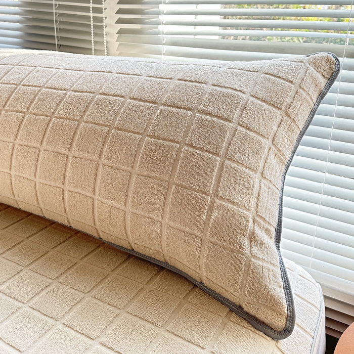 91家纺网 家纺一手货源 找家纺 爱港家纺 2023新款全棉A类毛巾布升级款长枕巾枕芯保护套 暖棉.白