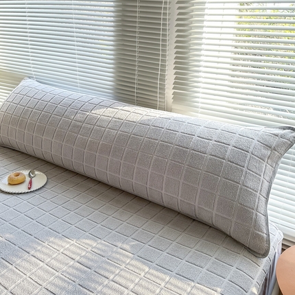 91家纺网 家纺一手货源 找家纺 爱港家纺 2023新款全棉A类毛巾布升级款长枕巾枕芯保护套 暖棉.灰