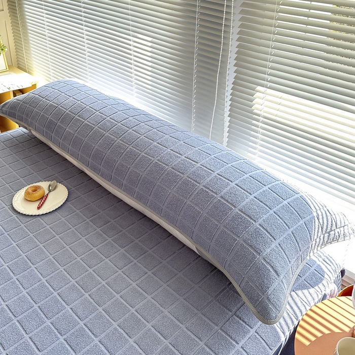 91家纺网 家纺一手货源 找家纺 爱港家纺 2023新款全棉A类毛巾布升级款长枕巾枕芯保护套 暖棉.蓝