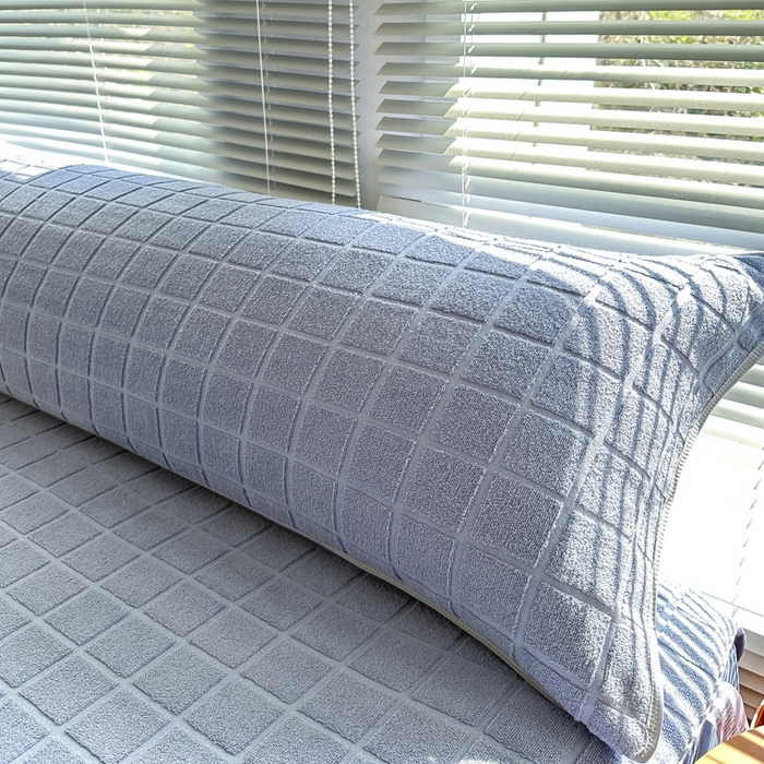 91家纺网 家纺一手货源 找家纺 爱港家纺 2023新款全棉A类毛巾布升级款长枕巾枕芯保护套 暖棉.蓝