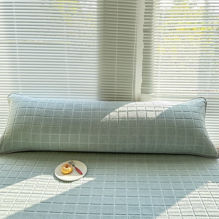 91家纺网 家纺一手货源 找家纺 爱港家纺 2023新款全棉A类毛巾布升级款长枕巾枕芯保护套 暖棉.绿