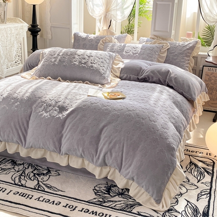 91家纺网 家纺一手货源 找家纺 （总）其奥家纺 2023新款高克重牛奶绒雕花绒四件套