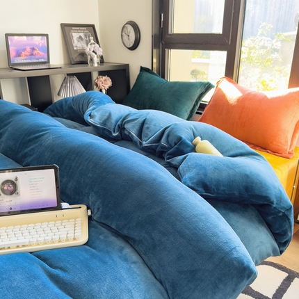 91家纺网 家纺一手货源 找家纺 （总）人人爱家纺 2025新款牛奶绒纯色双拼四件套珊瑚绒法兰绒保暖绒四件套