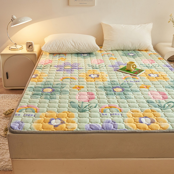 91家纺网 家纺一手货源 找家纺 富威堡家纺 2023新款牛奶绒印花夹棉床护垫床垫垫子 倾城花恋