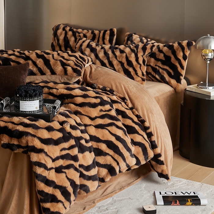 91家纺网 家纺一手货源 找家纺 金奇达家纺 2024秋冬保暖加厚绒类斑马皮草绒四件套-【美拉德】系列 斑马咖