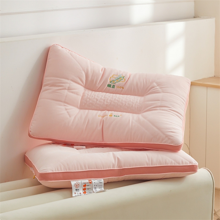 91家纺网 家纺一手货源 找家纺 纽乐家纺 2023新款豆眠护颈枕 豆眠护颈枕-豆粉48*74cm/只