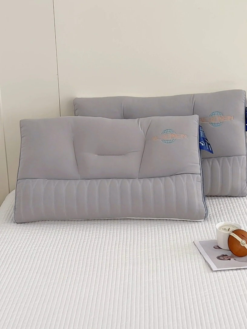 91家纺网 家纺一手货源 找家纺 纽乐家纺 2023新款分区护颈枕 灰蓝48*74cm/只