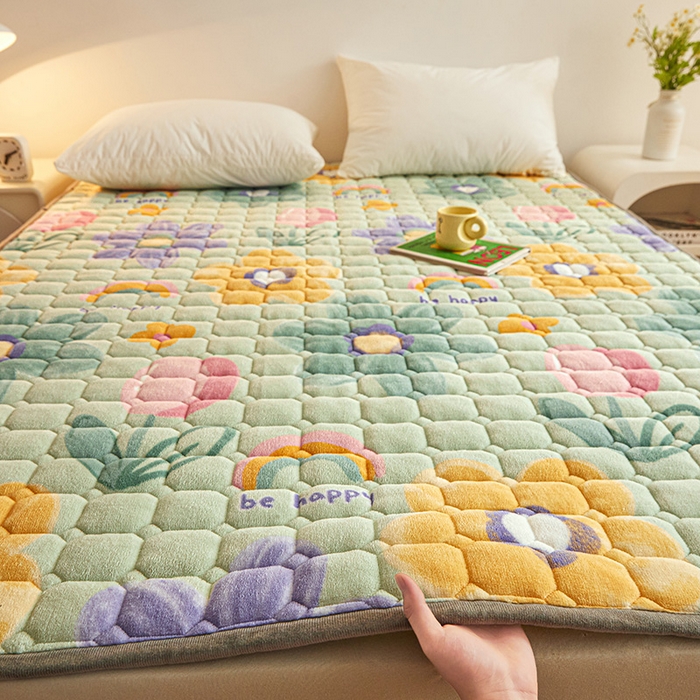 91家纺网 家纺一手货源 找家纺 富威堡家纺 2023新款牛奶绒印花夹棉床护垫床垫垫子 倾城花恋