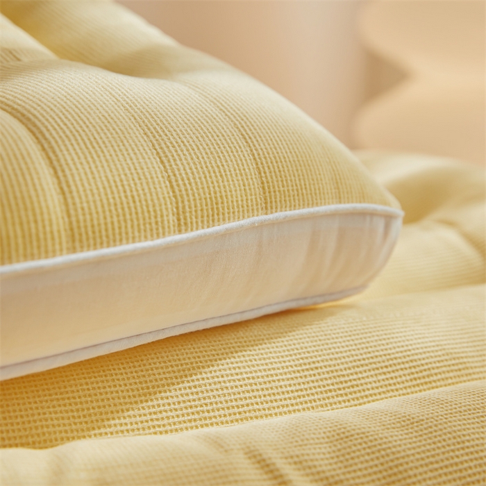 91家纺网 家纺一手货源 找家纺 纽乐家纺 2023新款云柔绒感枕 云柔绒感枕嫩黄色48*74cm/只