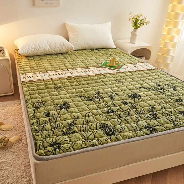 91家纺网 家纺一手货源 找家纺 富威堡家纺 2023新款牛奶绒印花夹棉床护垫床垫垫子 萱花