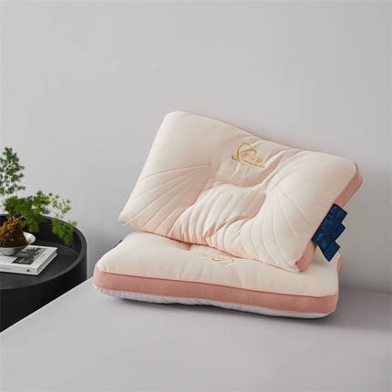 91家纺网 家纺一手货源 找家纺 纽乐家纺 2023新款石墨烯零压护颈枕 石墨烯零压护颈枕-樱花粉48*74cm/只