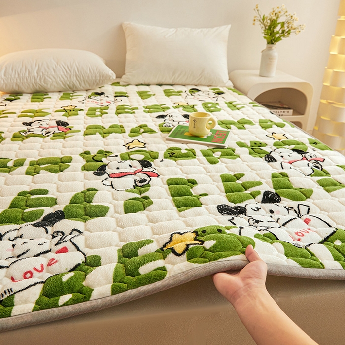 91家纺网 家纺一手货源 找家纺 富威堡家纺 2023新款牛奶绒印花夹棉床护垫床垫垫子 乐乐狗