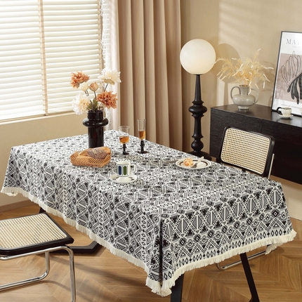 大梧纺织 2023新款波西米亚系列色织提花艺术派复古桌布 黑与白