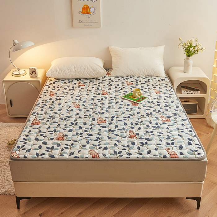 91家纺网 家纺一手货源 找家纺 富威堡家纺 2023新款牛奶绒印花夹棉床护垫床垫垫子 萌萌兔