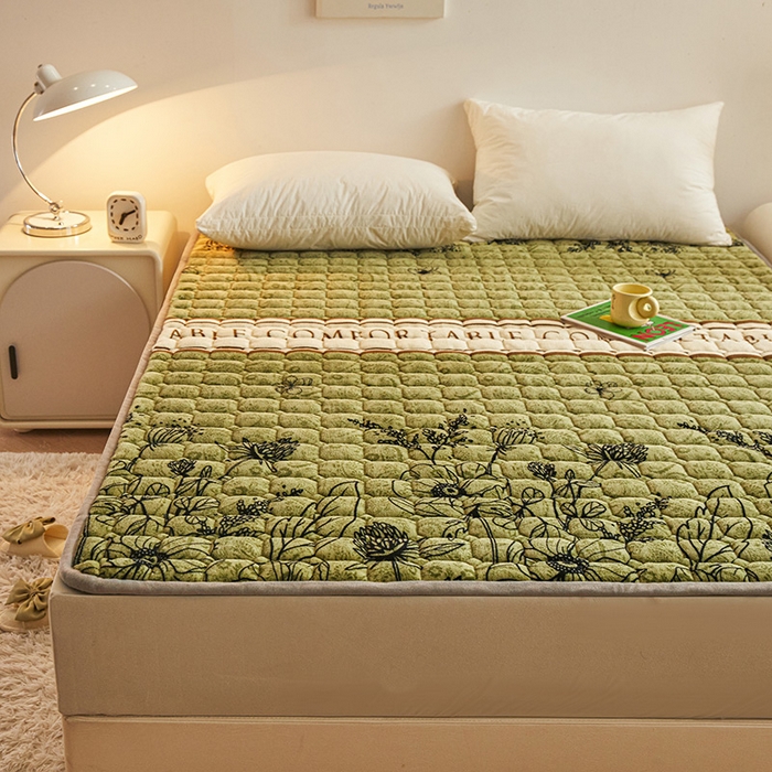 91家纺网 家纺一手货源 找家纺 富威堡家纺 2023新款牛奶绒印花夹棉床护垫床垫垫子 萱花