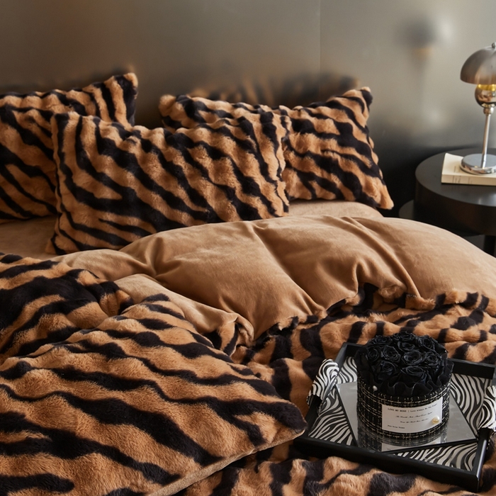 91家纺网 家纺一手货源 找家纺 金奇达家纺 2024秋冬保暖加厚绒类斑马皮草绒四件套-【美拉德】系列 斑马咖