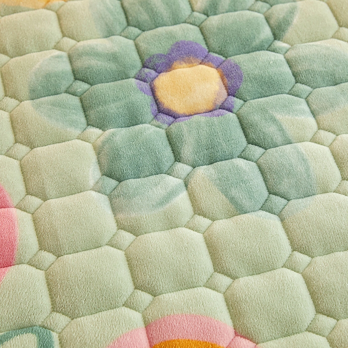 91家纺网 家纺一手货源 找家纺 富威堡家纺 2023新款牛奶绒印花夹棉床护垫床垫垫子 倾城花恋