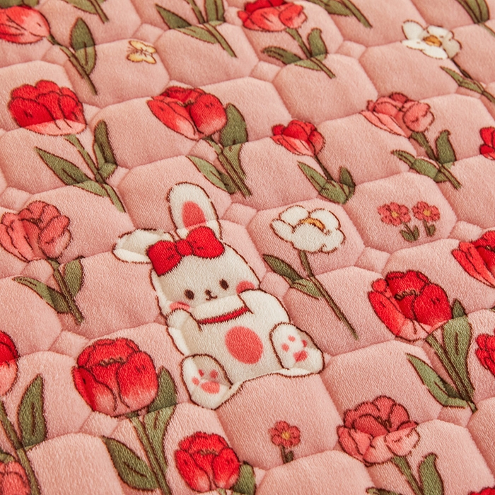 91家纺网 家纺一手货源 找家纺 富威堡家纺 2023新款牛奶绒印花夹棉床护垫床垫垫子 玫瑰乐园