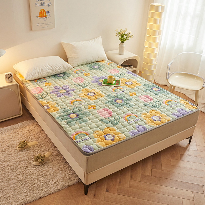 91家纺网 家纺一手货源 找家纺 富威堡家纺 2023新款牛奶绒印花夹棉床护垫床垫垫子 倾城花恋