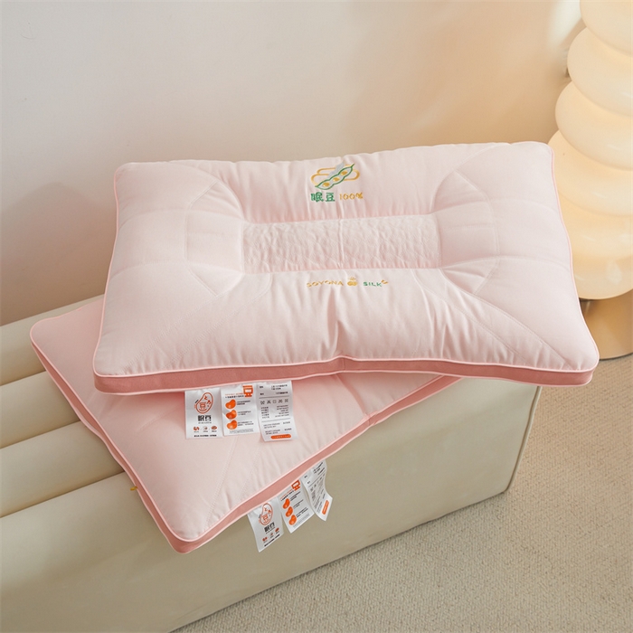 91家纺网 家纺一手货源 找家纺 纽乐家纺 2023新款豆眠护颈枕 豆眠护颈枕-豆粉48*74cm/只