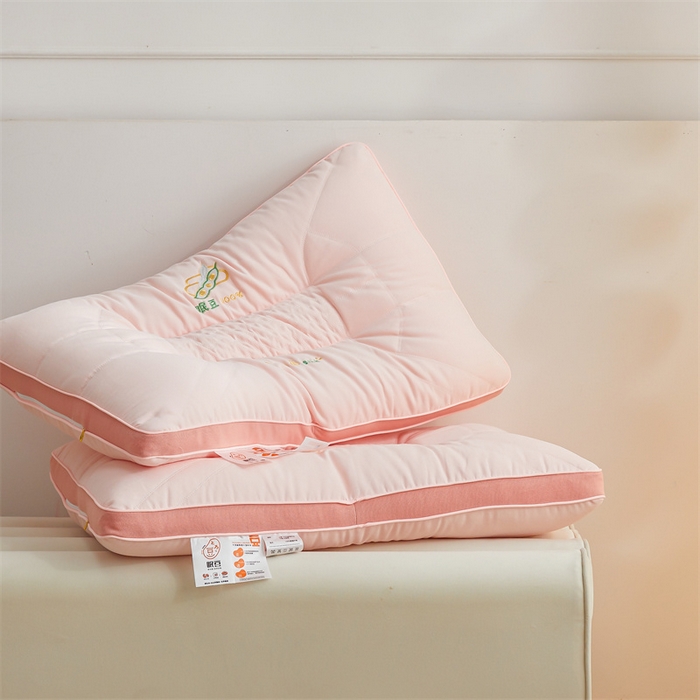 91家纺网 家纺一手货源 找家纺 纽乐家纺 2023新款豆眠护颈枕 豆眠护颈枕-豆粉48*74cm/只