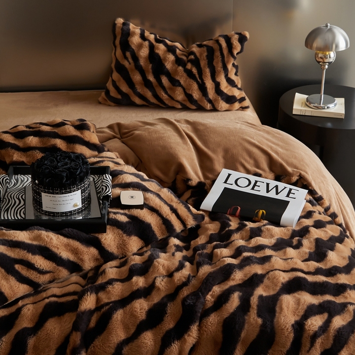 91家纺网 家纺一手货源 找家纺 金奇达家纺 2024秋冬保暖加厚绒类斑马皮草绒四件套-【美拉德】系列 斑马咖