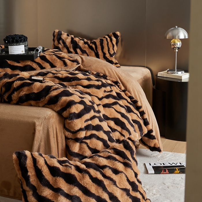 91家纺网 家纺一手货源 找家纺 金奇达家纺 2024秋冬保暖加厚绒类斑马皮草绒四件套-【美拉德】系列 斑马咖
