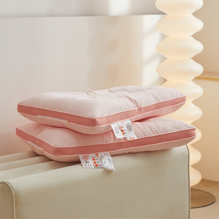 91家纺网 家纺一手货源 找家纺 纽乐家纺 2023新款豆眠护颈枕 豆眠护颈枕-豆粉48*74cm/只