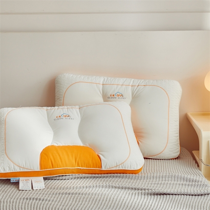 91家纺网 家纺一手货源 找家纺 纽乐家纺 2023新款云感spa分区护颈枕 云感spa分区护颈枕-橙白48*74cm/只