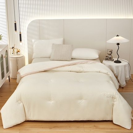 91家纺网 家纺一手货源 找家纺 风蝴蝶 2025羊绒蛋白抗菌大豆纤维被立体加厚保暖春秋被冬被芯 米白色