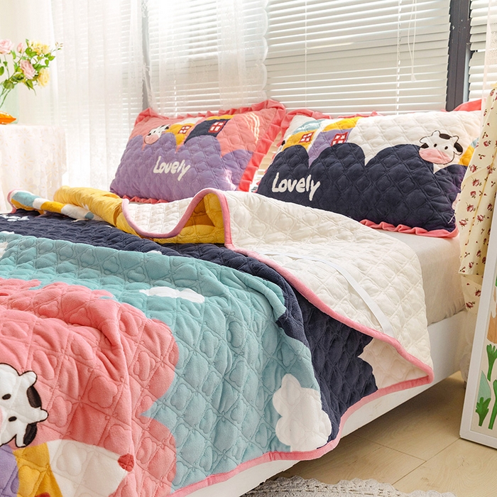 91家纺网 家纺一手货源 找家纺 羽爱家纺 2024新款牛奶绒直边款床盖床垫 牛牛屋