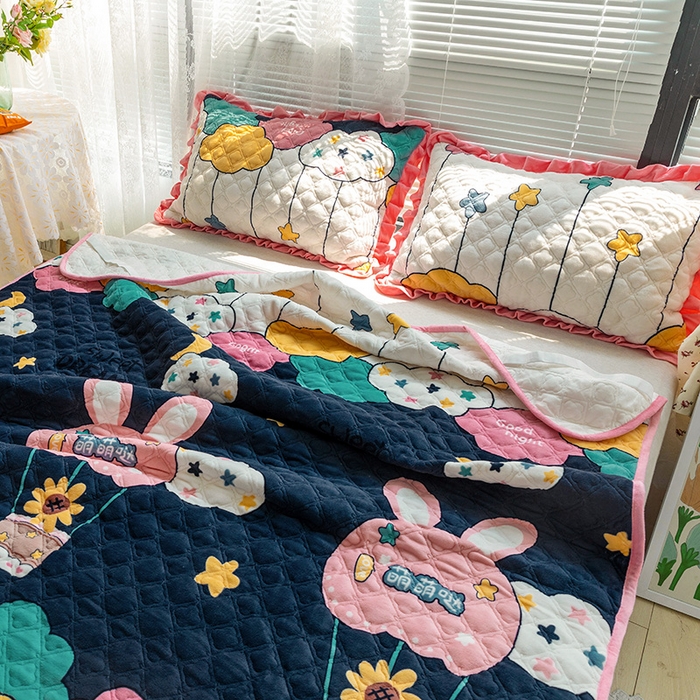 91家纺网 家纺一手货源 找家纺 羽爱家纺 2024新款牛奶绒直边款床盖床垫 萌萌哒