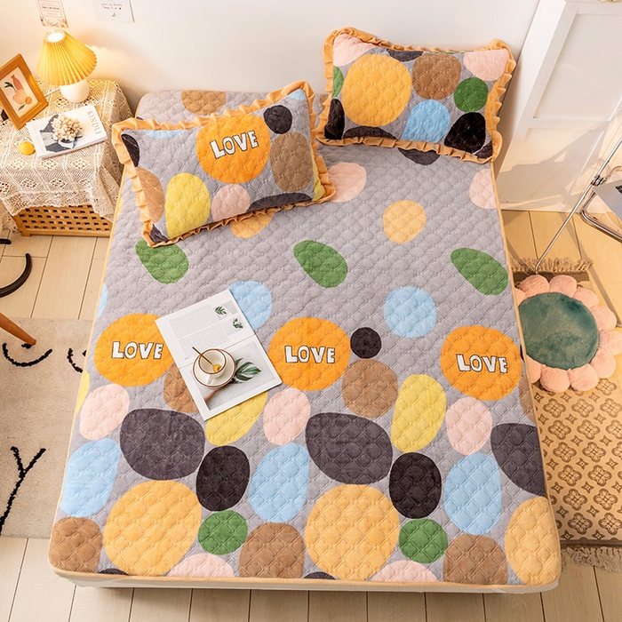 91家纺网 家纺一手货源 找家纺 羽爱家纺 2024新款牛奶绒直边款床盖床垫 魔力圈圈