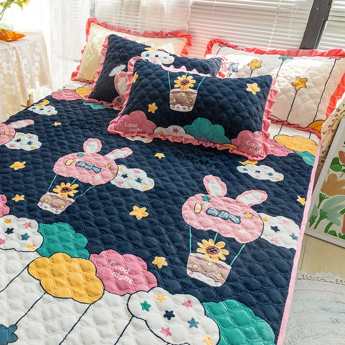 91家纺网 家纺一手货源 找家纺 羽爱家纺 2024新款牛奶绒直边款床盖床垫 萌萌哒